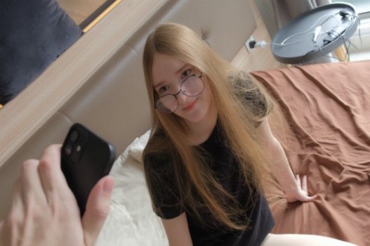 Em gái xinh đẹp bị phát hiện đóng phim sex với anh trai đồng thời bị chịch luôn